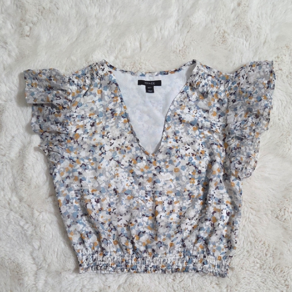 RW&CO Floral V-Neck Ruffle Sleeve Top